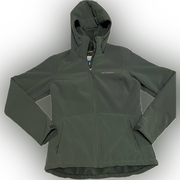 Columbia Jackets & Blazers - *SALE* Women’s Columbia winter coat Size M